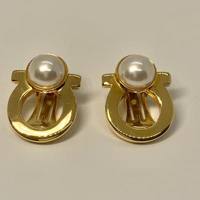 LOT 31: Salvatore Ferragamo Clip On 1â€ Wide Pearl Earrings