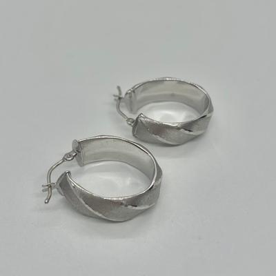 LOT 36: 14k 2.5g Milor Italy White Gold Pierced Hoops