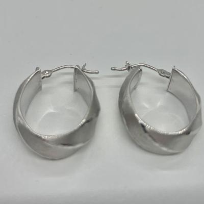 LOT 36: 14k 2.5g Milor Italy White Gold Pierced Hoops