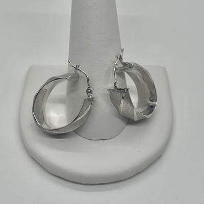 LOT 36: 14k 2.5g Milor Italy White Gold Pierced Hoops