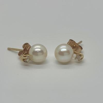 LOT 37: 14k 1.06g tw Culture Pearl w/Diamond Chip Pierced Post Earrings