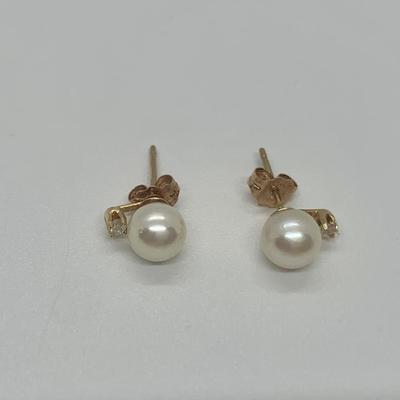 LOT 37: 14k 1.06g tw Culture Pearl w/Diamond Chip Pierced Post Earrings