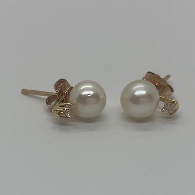 LOT 37: 14k 1.06g tw Culture Pearl w/Diamond Chip Pierced Post Earrings