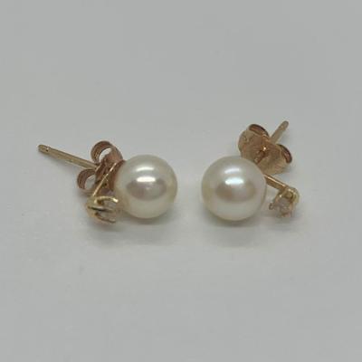 LOT 37: 14k 1.06g tw Culture Pearl w/Diamond Chip Pierced Post Earrings