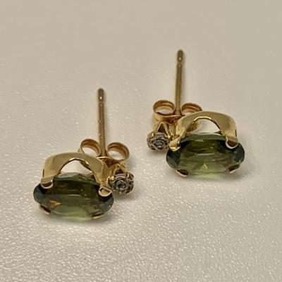 LOT 52: 14k  0.7g Green Tanzanite & Diamond Chip Pierced Stud Earrings