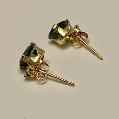 LOT 52: 14k  0.7g Green Tanzanite & Diamond Chip Pierced Stud Earrings