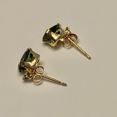 LOT 52: 14k  0.7g Green Tanzanite & Diamond Chip Pierced Stud Earrings