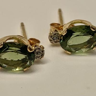 LOT 52: 14k  0.7g Green Tanzanite & Diamond Chip Pierced Stud Earrings