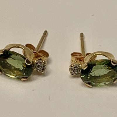 LOT 52: 14k  0.7g Green Tanzanite & Diamond Chip Pierced Stud Earrings