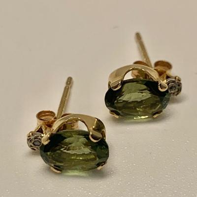 LOT 52: 14k  0.7g Green Tanzanite & Diamond Chip Pierced Stud Earrings