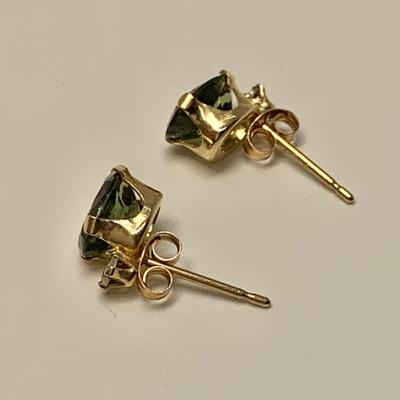 LOT 52: 14k  0.7g Green Tanzanite & Diamond Chip Pierced Stud Earrings