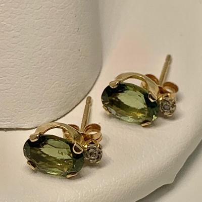 LOT 52: 14k  0.7g Green Tanzanite & Diamond Chip Pierced Stud Earrings
