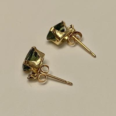 LOT 52: 14k  0.7g Green Tanzanite & Diamond Chip Pierced Stud Earrings