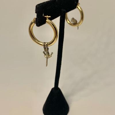 LOT 53:  14k PRD SS 2.7g TW Cat & Mouse Hoop Pierced Earrings
