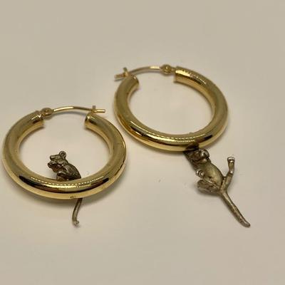LOT 53:  14k PRD SS 2.7g TW Cat & Mouse Hoop Pierced Earrings