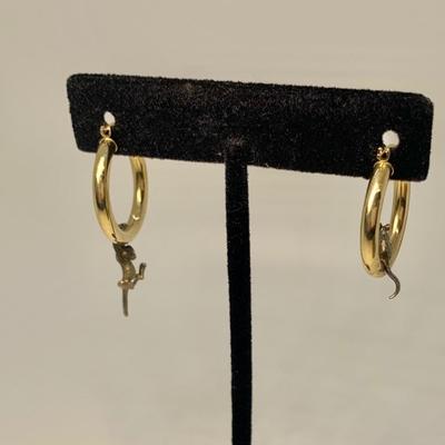 LOT 53:  14k PRD SS 2.7g TW Cat & Mouse Hoop Pierced Earrings