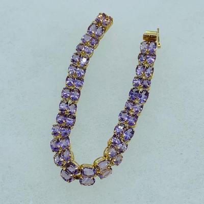 LOT 56: - 11.66g tw 14K ODI Yellow Gold 7" Amethyst Bracelet - Double Row