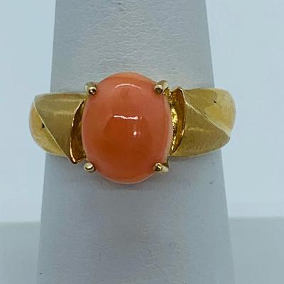 LOT 79: 10K Gold & Coral Ring - Size 7 - 3.58 gtw