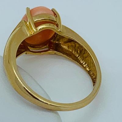 LOT 79: 10K Gold & Coral Ring - Size 7 - 3.58 gtw