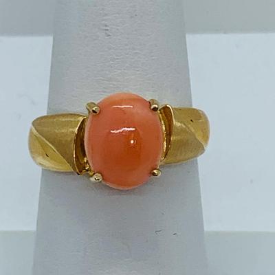 LOT 79: 10K Gold & Coral Ring - Size 7 - 3.58 gtw