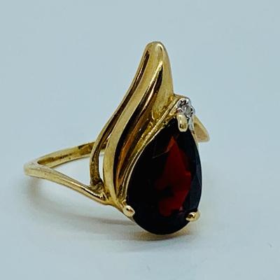 LOT 81: Garnet & Diamond Chip 10K Gold Teardrop Ring - Size 6.5 - 4.1 gtw