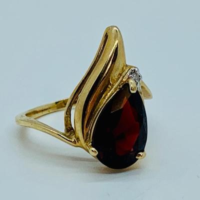 LOT 81: Garnet & Diamond Chip 10K Gold Teardrop Ring - Size 6.5 - 4.1 gtw