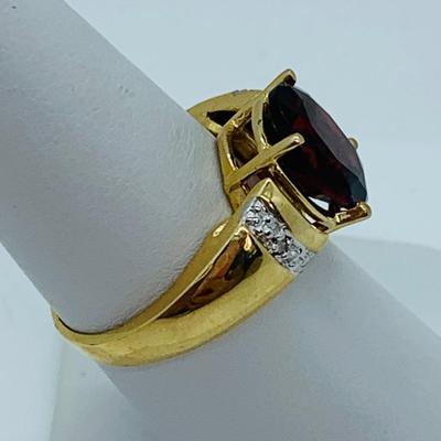 LOT 82: 14K Gold Garnet & Diamond Chip Size 7 Ring - 5 gtw