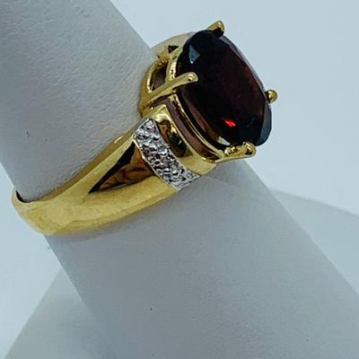 LOT 82: 14K Gold Garnet & Diamond Chip Size 7 Ring - 5 gtw