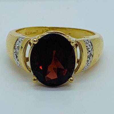 LOT 82: 14K Gold Garnet & Diamond Chip Size 7 Ring - 5 gtw