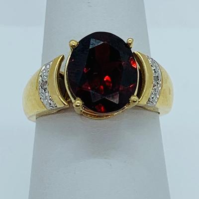 LOT 82: 14K Gold Garnet & Diamond Chip Size 7 Ring - 5 gtw