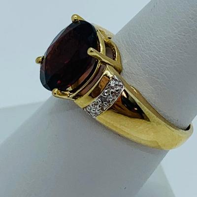 LOT 82: 14K Gold Garnet & Diamond Chip Size 7 Ring - 5 gtw