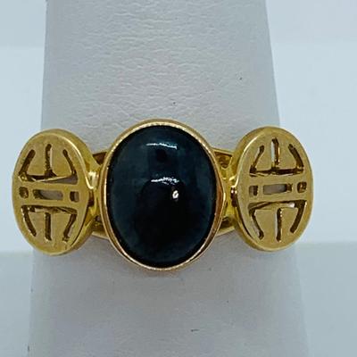 LOT 83: Grey Jade & 14K Gold Ring - Size 8 - 2.96 gtw