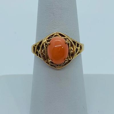 LOT 85: 3.19g tw 10K yellow gold Coral Ring Size 7