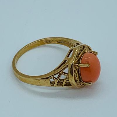 LOT 85: 3.19g tw 10K yellow gold Coral Ring Size 7
