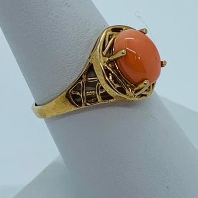 LOT 85: 3.19g tw 10K yellow gold Coral Ring Size 7