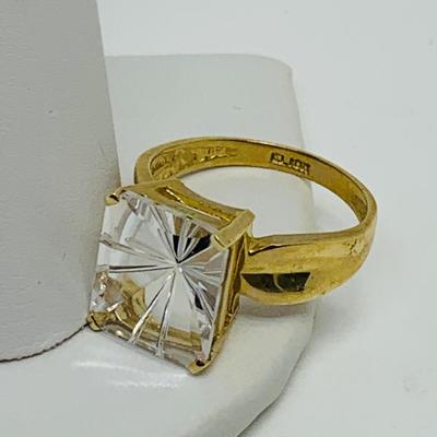 LOT 87: 10K Gold Rock Crystal Size 7 Ring - 4 gtw