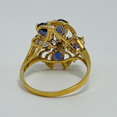 LOT 88: 3.35g tw 14K Gold Tanzanite Cluster ring w/ Diamond Center - Size 7.5
