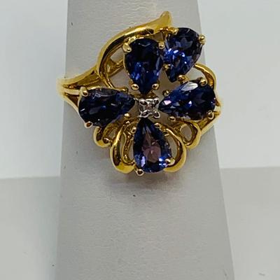 LOT 88: 3.35g tw 14K Gold Tanzanite Cluster ring w/ Diamond Center - Size 7.5