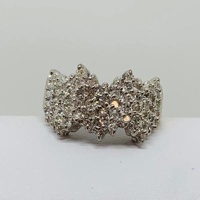 LOT 90: Diamond Cluster Ring - 14K Gold - Size 7 - 5.11 gtw