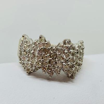 LOT 90: Diamond Cluster Ring - 14K Gold - Size 7 - 5.11 gtw