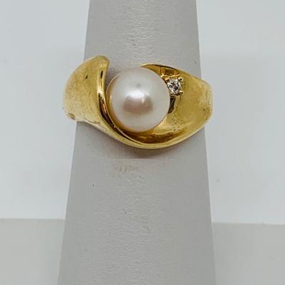 LOT 91: Cultured Pearl w/ Diamond Chips 14K Gold Size 6 Ring - 5.6 gtw