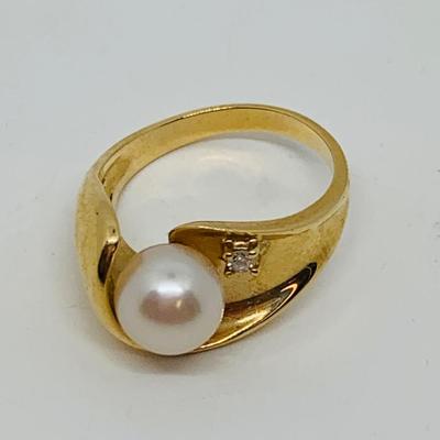 LOT 91: Cultured Pearl w/ Diamond Chips 14K Gold Size 6 Ring - 5.6 gtw
