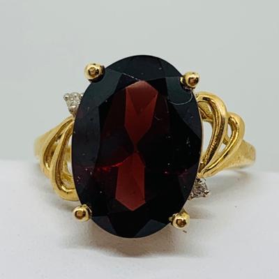 LOT 92: Oval Garnet  14K Gold Size 7 Ring - 3.54 gtw
