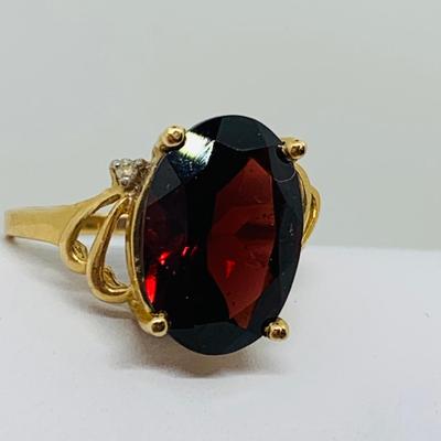LOT 92: Oval Garnet  14K Gold Size 7 Ring - 3.54 gtw