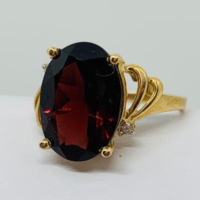 LOT 92: Oval Garnet  14K Gold Size 7 Ring - 3.54 gtw