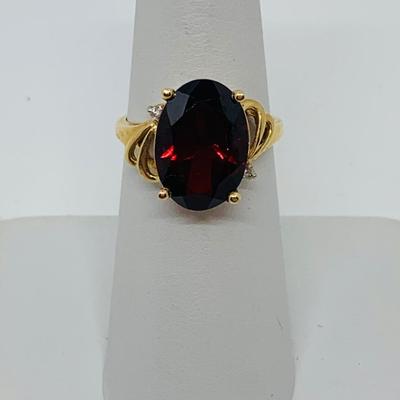 LOT 92: Oval Garnet  14K Gold Size 7 Ring - 3.54 gtw