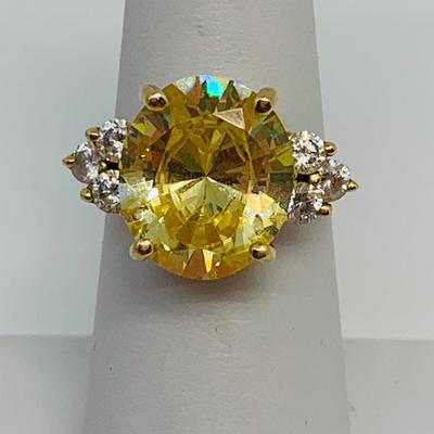 LOT 100: 14K Gold & CZ Size 6 Ring - 7.88 gtw