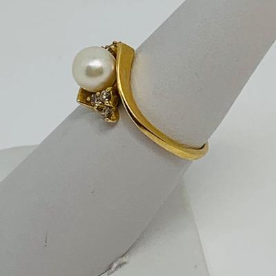 LOT 101: 14K Gold Cultured Pearl and Diamond Ring - Size 6.5 - 2.66 gtw