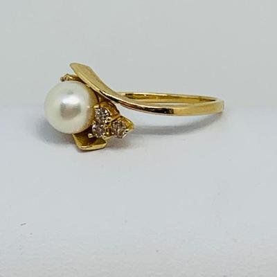 LOT 101: 14K Gold Cultured Pearl and Diamond Ring - Size 6.5 - 2.66 gtw