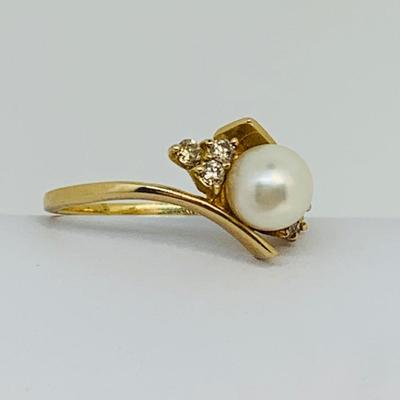 LOT 101: 14K Gold Cultured Pearl and Diamond Ring - Size 6.5 - 2.66 gtw